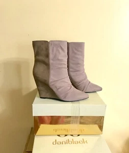 Daniblack "Amos" spitze Wildleder Keilabsatz Stiefeletten - Größe 7,5 M - graues Wildleder - $ 150 - Bild 1 von 6