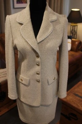 Traje Falda St John Talla 4 Crema/Dorado y Plata Roscado Metálico Foto 1 de 4