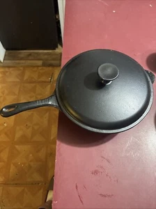 Livingquarters Cast Iron Skillet With Lid 10“ Diameter 2.5“ Deep - Bild 1 von 13
