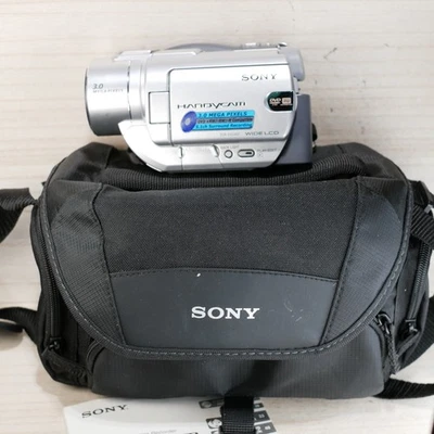 Videocámara Sony DCR-DVD405 Mini DVD - Kit Negro/Plateado con Estuche + Cargador + Cables Foto 1 de 4