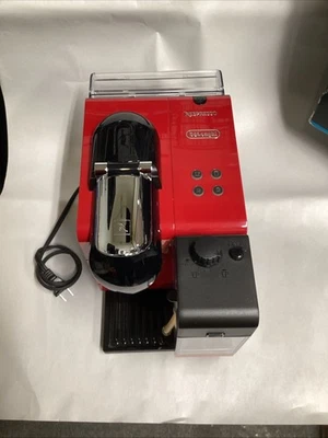 DeLonghi Lattissima EN520R Nespresso Espresso Coffee Machine Red - Image 1 of 4