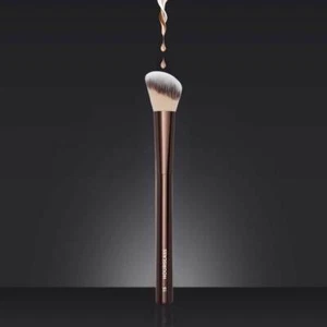 HOURGLASS No. 15 Angled Cheek Blush Brush - NIB - Practical Makeup Tool Brush AU - Picture 1 of 9