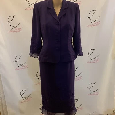 Plaza South Petite. Talla 10P.  Traje de 2 piezas con volantes de gasa.  Bordado. DD Foto 1 de 4