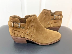 Vince Camuto Damen Stiefel Pamma Wildleder Schnalle Blockabsatz Größe 9M braun NEU - Bild 1 von 10