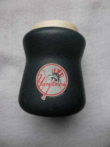 NY Yankees vintage Koozie, rigid sides Cover