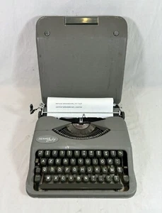 -maschine Schreiben Hermes Baby Vintage 1957 Gereinigt Revised + Ruban Neu - Afbeelding 1 van 11