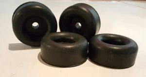 4 EXTRA LARGE 2.5" ROUND 1" TALL RUBBER FEET BUMPERS INDUSTRIAL, AMPS, CASES  - Foto 1 di 3