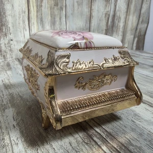 VTG SANKYO JAPAN MINI GRAND PIANO TRINKET MUSIC BOX FLORAL WHITE/GOLD WORKS - Picture 1 of 13