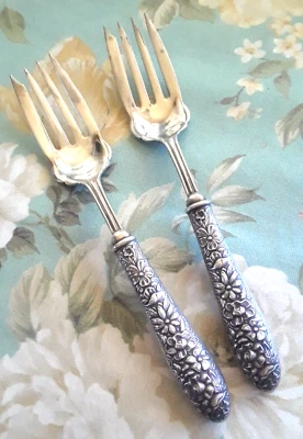 19th C. Sterling Silver Handled Fab Floral Repousse Serving Fork Set♡8 1/2" L♡A+ - Image 1 of 4