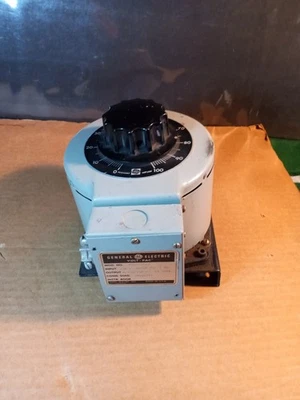 GE 99T92Y27G3 Volt-Pac Transformador Variable Entrada 120V Salida 15A 0-120/140V Foto 1 de 3