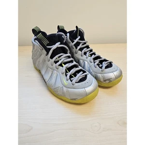 Nike Air Foamposite One Premium Metallic Silver Volt 575420 004 Größe 9,5 - Bild 1 von 7