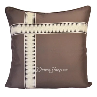 Almohada decorativa Natures Collage marrón de tu estilo de vida de Donna Sharp Foto 1 de 2