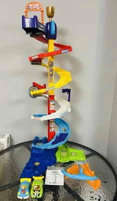 Vtech Toot Toot Drivers Twist And Race Tower. 2 Toot Toot Race Cars. Great Cond - Image 1 of 4