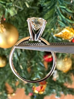 Anillo de compromiso solitario de diamantes de oro de 14 k cultivado en laboratorio de 2 quilates E VS1 IGI certificado Foto 1 de 4