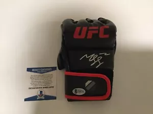 Khamzat Chimaev BORZ signierter handsignierter UFC-Handschuh BECKETT BAS COA aa - Bild 1 von 4