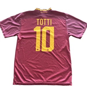 Camiseta de fútbol vintage AS Roma 1927 TOTTI #10 para hombre mediana M hecha en Italia - Imagen 1 de 13