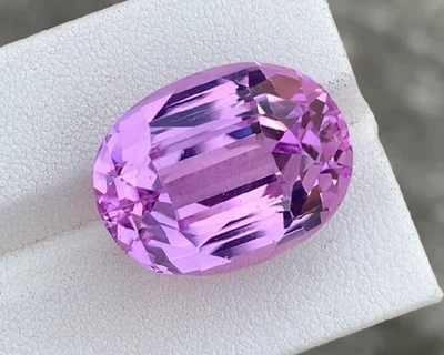 VVS 31.96 Ct Natural Pink Kunzite Gemstone Oval Cut From Afghanistan - Image 1 of 3