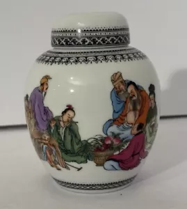 Vintage Chinese Porcelain Lidded Ginger Jar - Picture 1 of 10