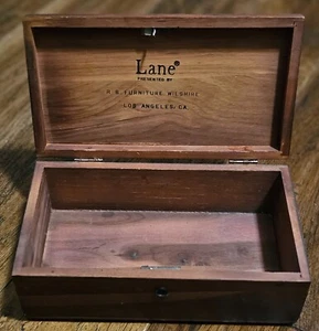 Vintage LANE CEDAR BOX 3¼ x 4⅜ x 9-inch - Picture 1 of 7