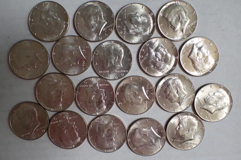 1969 KENNEDY HALF DOLLAR BU  Condition  40% SILVER Sold Individually Cover