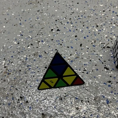 qyiy 3x3 Pyramid Pyraminx Speed Cube Magic Twist 3D Puzzle - USA SELLER! - Image 1 of 4