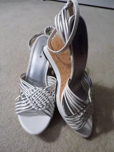 Women's So Real So Right White Silver Disco Wedge Heel Shoes Sz 7 M EUC - Picture 1 of 6