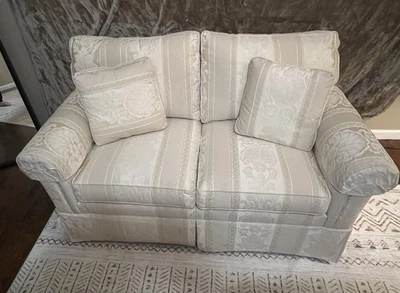 Vintage Ethan Allen Rolled Arm Loveseat. Classic Traditional Style. - Image 1 of 4