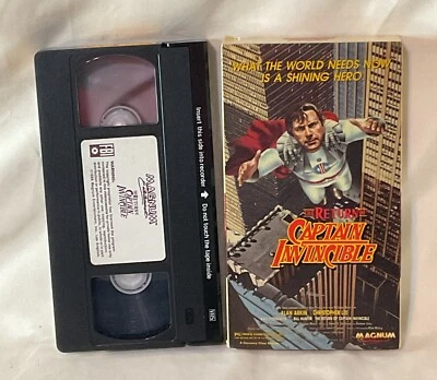 The Return Of Captain Invincible VHS 1988 Magnum Ent Christoper Lee Alan Arkin Foto 1 de 4