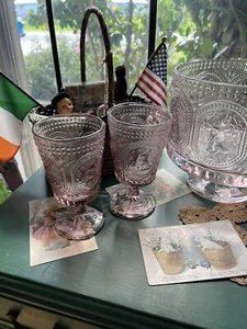 2er Set viktorianisch inspirierte rosa Fuß Knobby Osterhase Gläser Neu! - Bild 1 von 6