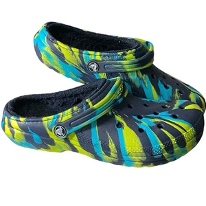 Crocs Marbled Clogs Kids J6 Fleece Lined Blue Tie Dye Comfortable Cozy Casual - Picture 1 of 11
