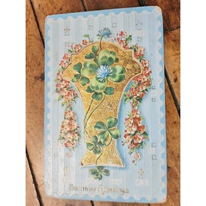 Antike viktorianische Geburtstagspostkarte mit goldgeprägtem Design 4-blättriges Kleeblatt - Bild 1 von 2