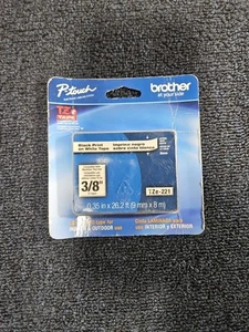 NEU VERSIEGELT Brother TZe221 schwarz auf weiß Schriftband P-Touch 9 mm 3/8" Neu im Karton - Bild 1 von 2