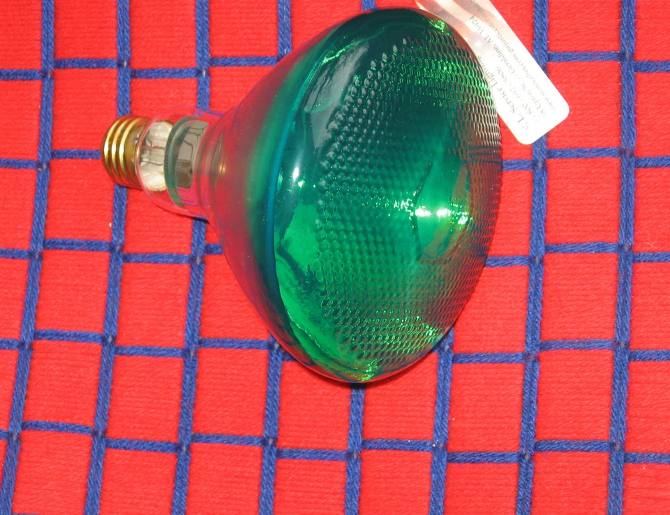 new 100 WATT GREEN 130V outdoor flood 100w LIGHT BULB PAR38 pyrex BR38 long life - Image 1 of 1