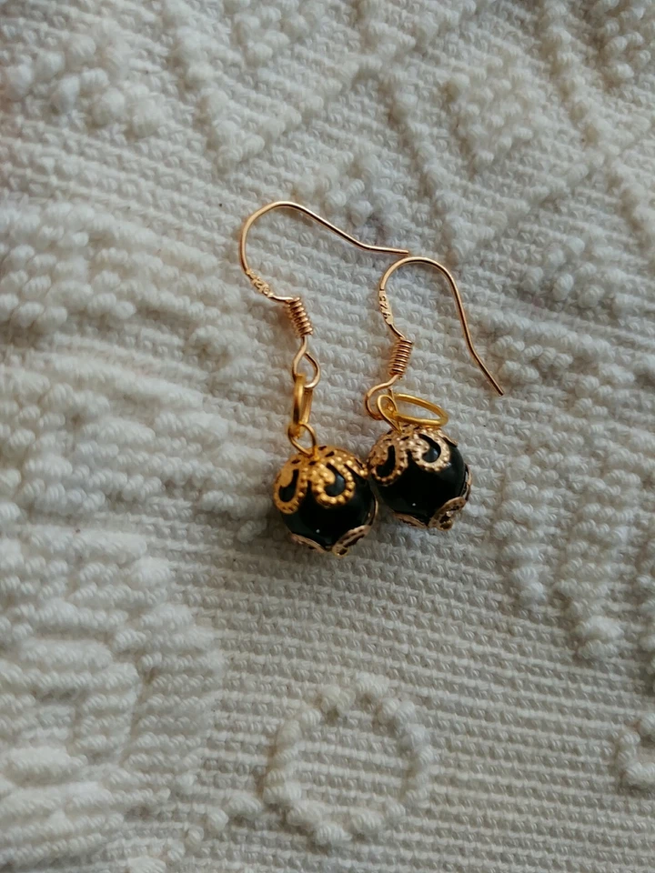 #SU COCCU # ORECCHINI N ARG DORATO CON ONICE NERA TRADIZIONE SARDA  PORTAFORTUNA - Immagine 1 di 2