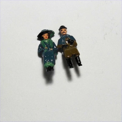 Corgi Toys 9021 1910 Daimler Rear Seat Passenger Figures - Image 1 of 4