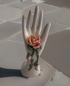 Mano de porcelana con decoración de flor de rosa - Imagen 1 de 5
