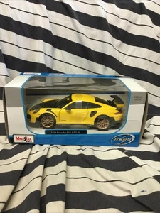 Modellino auto Porsche 911 GT2 RS scala 1:24 Maisto giallo pressofuso 31523 - Foto 1 di 3