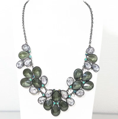 Colar cabochão cinza metálico verde lágrima declaração 21 polegadas - Imagem 1 de 4