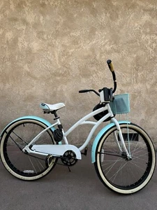 Women’s Huffy Cruiser - Picture 1 of 8