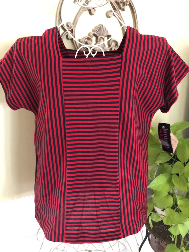Top de verano vintage Jantzen a rayas M nuevo con etiquetas años 80 náutico cuadrado azul marino rojo rayas ¡GUAU! Foto 1 de 1