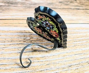 Gancho de pared vintage para plantas metal martillado en forma de corazón granja rústico campo - Imagen 1 de 7