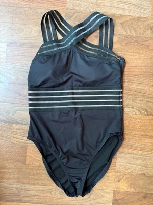 Traje de baño Kenneth Cole negro de una pieza MED cuello cruzado ilusión malla traje de baño Foto 1 de 4