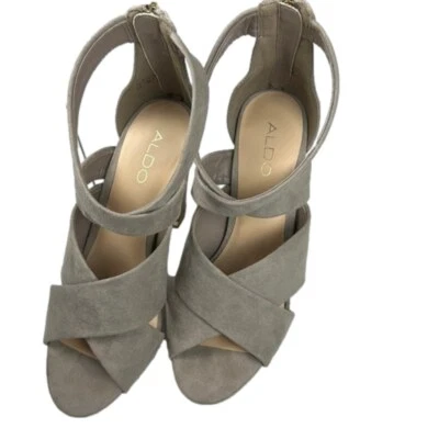 Tacones de mujer Aldo 8,5 tacón bloque 4” detalle dorado cierre de cremallera gamuza topo Foto 1 de 4