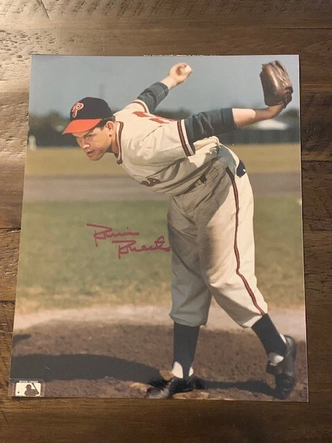 Robin Roberts Autographed 8x10 Photo Pose 3 - Image 1 of 1