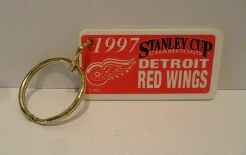 Vintage Detroit Red Wings 1997 Stanley Cup Champions Keyring  Chain - BRAND NEW Cover