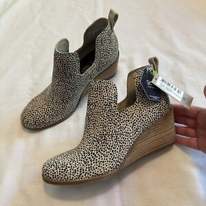 New TOMS 8.5 Kallie Wedge Bootie Boots Slip On Cheetah Print Wedge Ortholite