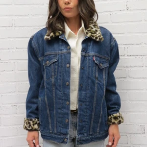 GIACCA JEANS LEVI'S PREMIUM donna nuova con etichette con fodera in pelliccia sintetica peluche stampa gatto XLG - Foto 1 di 6