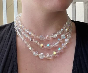Collar vintage de tres hebras aurora boreal mediados de siglo disfraz joyería - Imagen 1 de 7