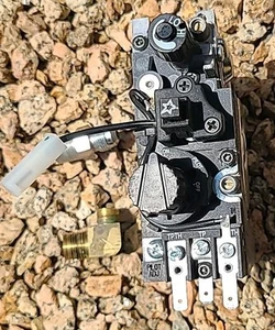 Honeywell VS8420E2111 Gas Valve Control w/ Fittings | Furnace HVAC Replacement - Picture 1 of 15