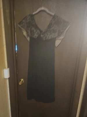 Mujer Vintage Negro Con Beige Con Cuello Superpuesto de Encaje Negro Probablemente Talla M Foto 1 de 3